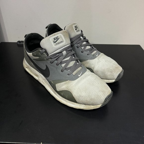 Men Nike  Air Max Tavas Black Gray Size US 10.5 - Picture 2 of 5